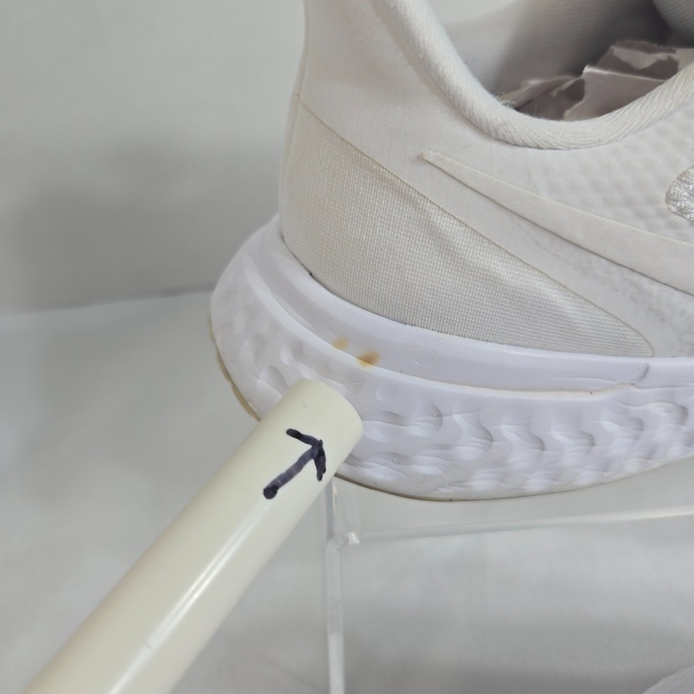 Nike Revolution 5 Women's sz 8.5 Triple White Running Shoe/Sneaker BQ 3207-104 - Picture 6 of 9